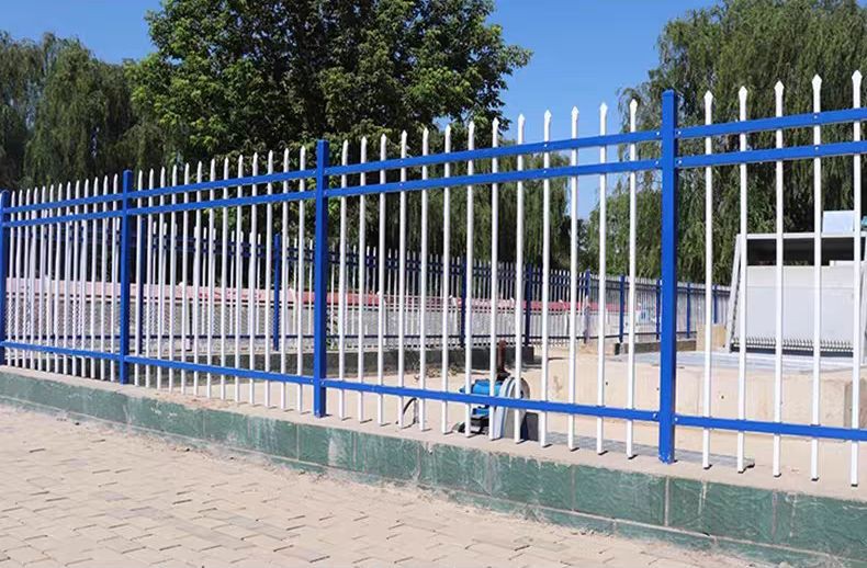 Roostevabast terasest veranda reelingud